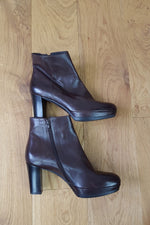 Load image into Gallery viewer, CARLO PAZOLINI Ankle Boots (39)-CARLO PAZOLINI-The Freperie
