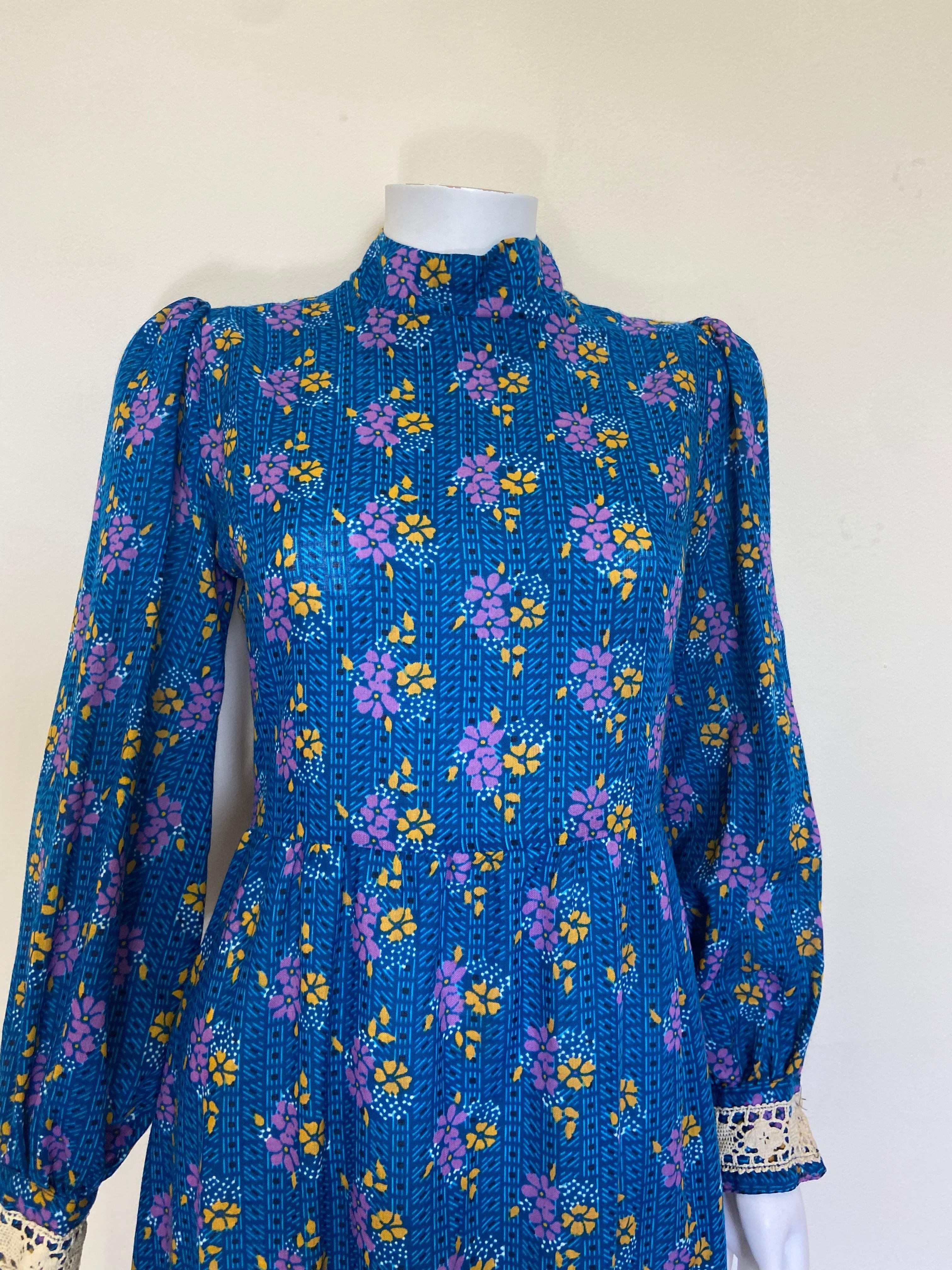 VIVIEN SMITH Vintage Floral Maxi Dress Blue Size: S-The Freperie
